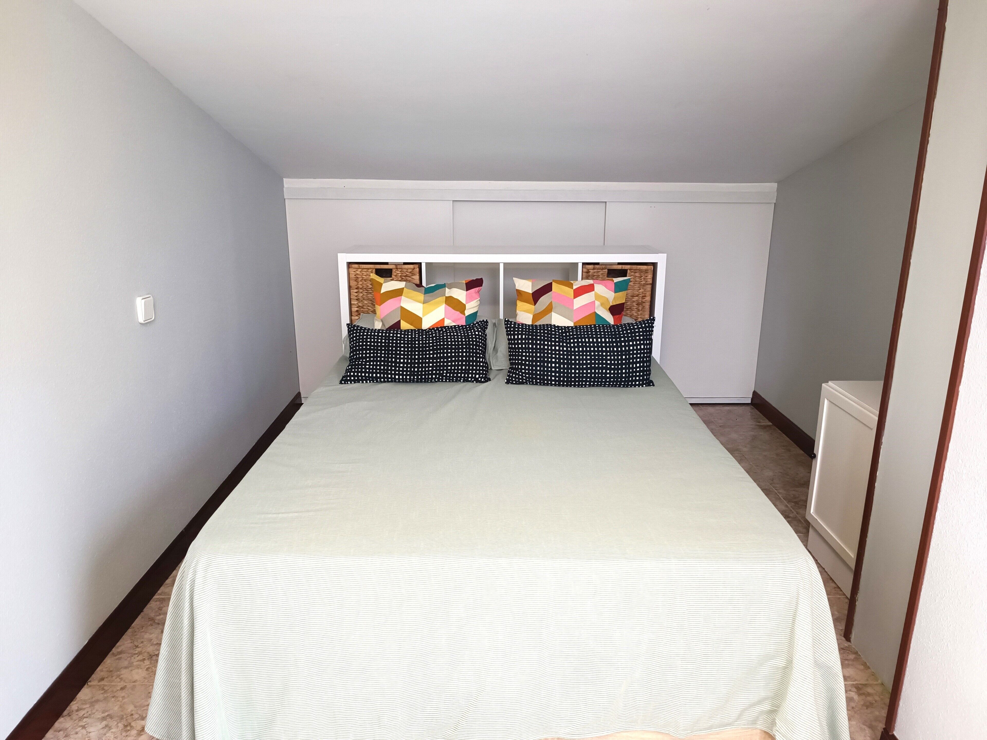 3 bedrooms, iron/ironing board, travel crib, free WiFi