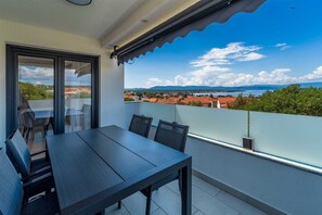 Outdoor dining - Apartment Buby with sea view (Malinska)