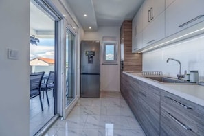 Fridge, dishwasher, coffee/tea maker, cookware/dishes/utensils - Apartment Buby with sea view (Malinska)