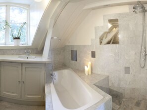 Bathroom - Patricius Haus Comfortable Holiday Residence (Oostwoud)