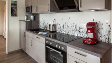 House | Private kitchen | Oven, electric kettle, toaster