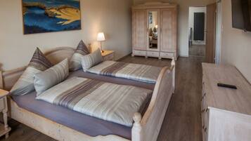 House | 3 bedrooms, individually furnished, iron/ironing board