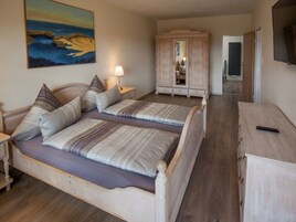 House | 3 bedrooms, individually furnished, iron/ironing board