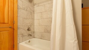 Hair dryer, towels - Hendo Condo on Ecusta Trail (Hendersonville)