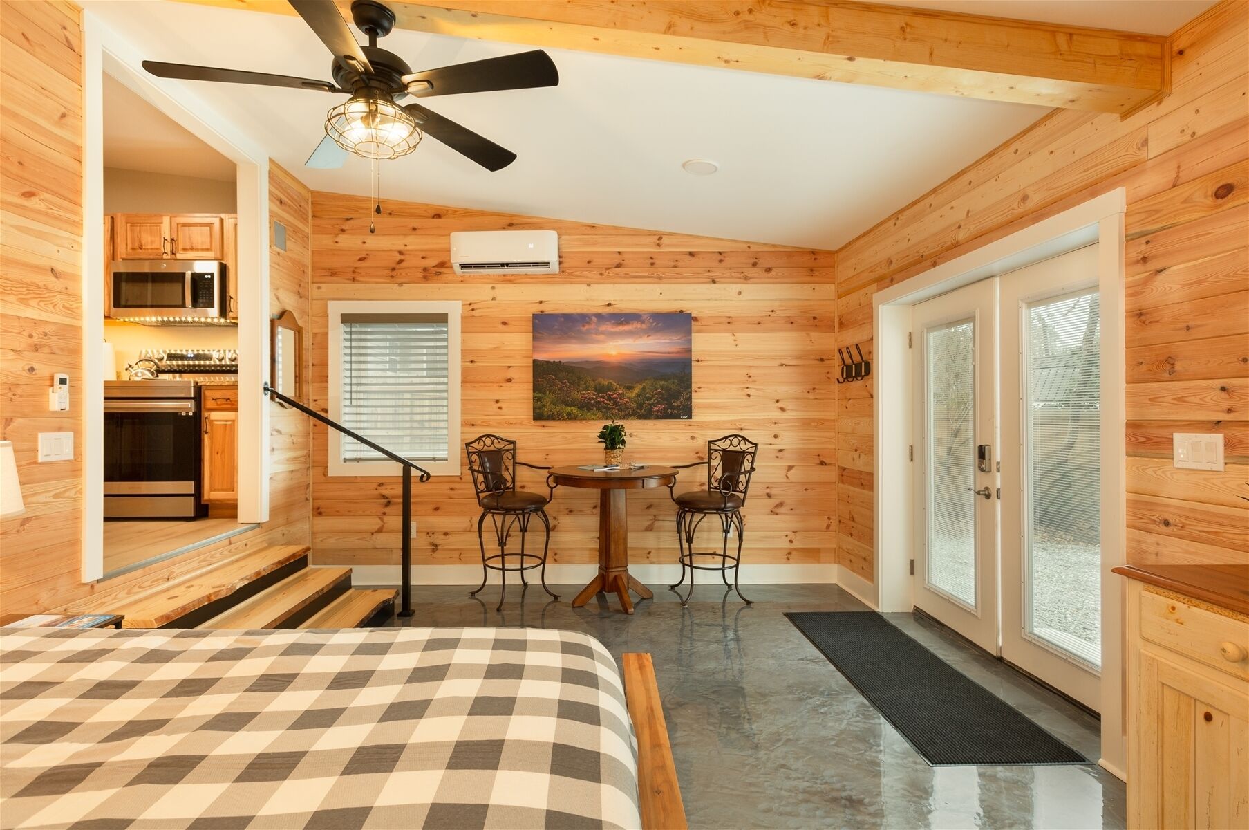 1 bedroom, desk, iron/ironing board, WiFi