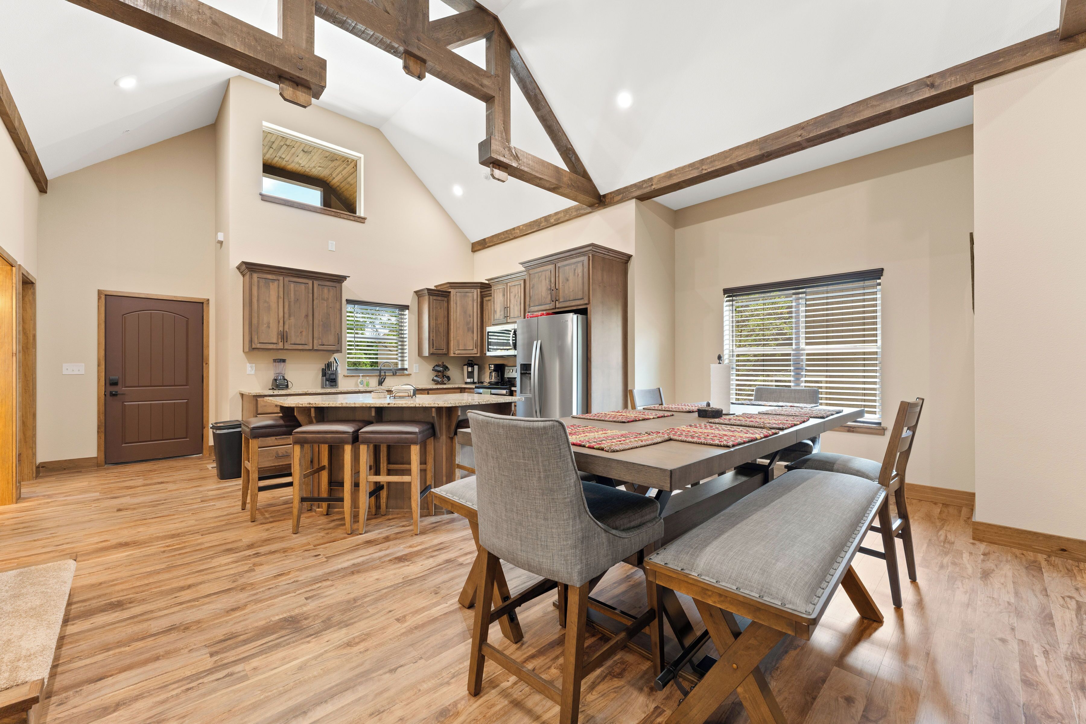 Pine Cone LodgePrivate Hot Tub, Pool Table, 2 Pools & Splash Pad, Pet