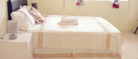 1 bedroom, bed sheets