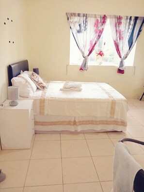 1 habitación y ropa de cama 
