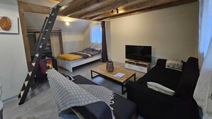 2 soverom, strykejern/-brett, reiseseng for barn og wi-fi (inkludert)