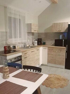 Fridge, microwave, oven, stovetop