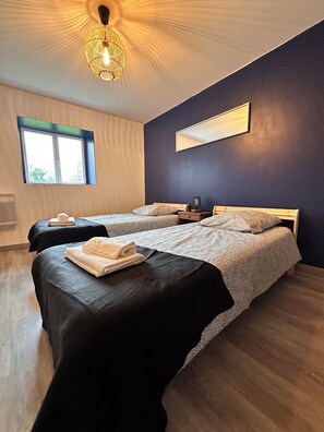 4 Schlafzimmer, Bügeleisen/Bügelbrett, Reisekinderbett, kostenloses WLAN