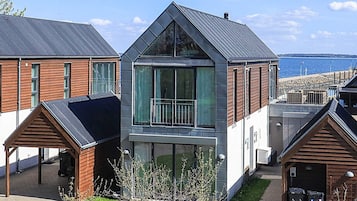 House | Water view