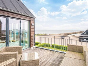 House | Water view