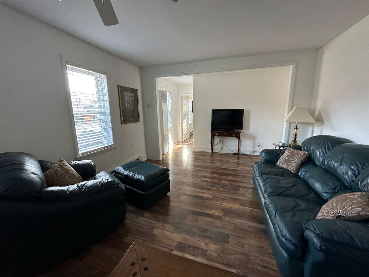 1835 House Upper unit