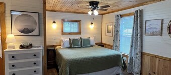 Cozy Cabin on Farm, Waterfalls, Near Parkway, Brevard, Pisgah, DuPont & Lakes