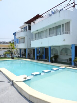 Outdoor pool - Hotel Villas Balcones de Costa Azul (Acapulco)