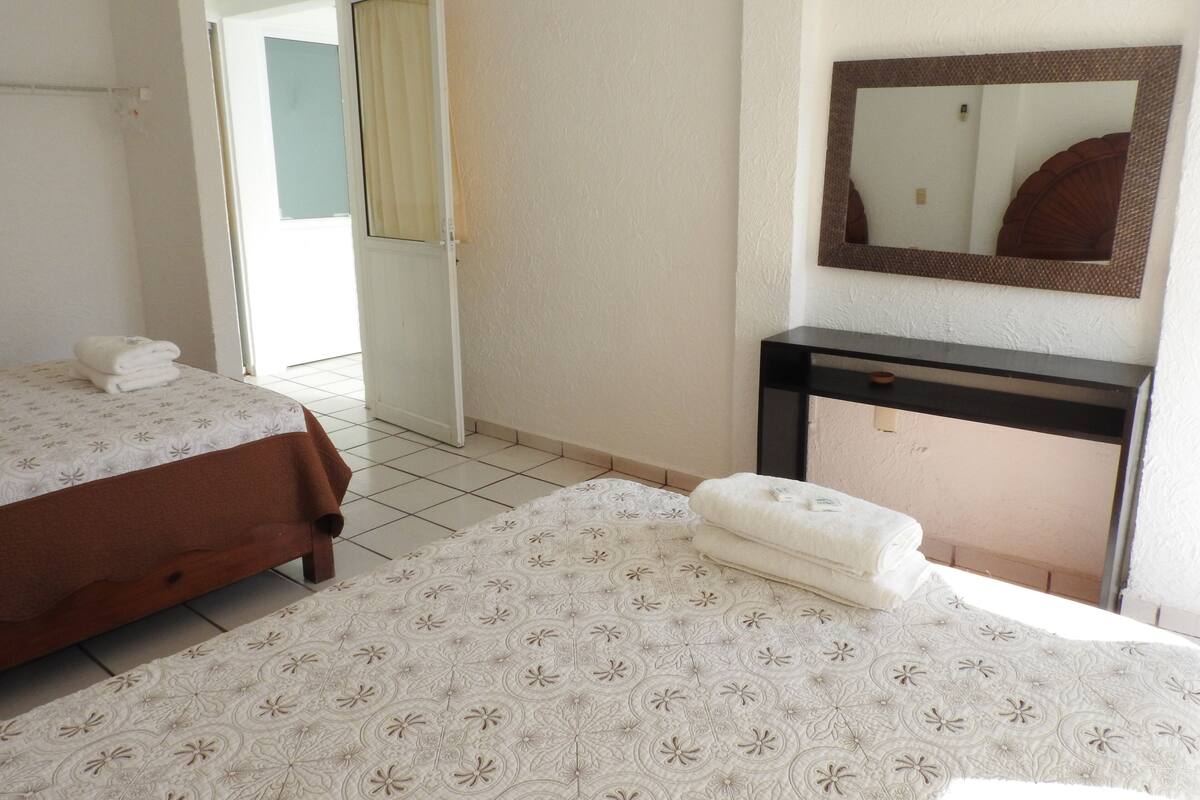Villa Familiale, balcon, vue piscine