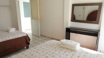 Villa familiar, balcón, vista a la alberca | 2 habitaciones