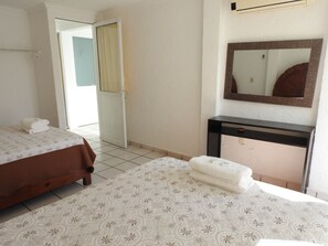 家庭別墅, 陽台, 泳池景觀 | 2 間臥室