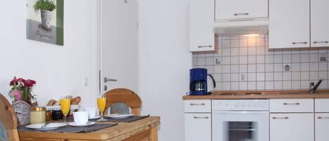 Apartment | Private kitchen | Oven