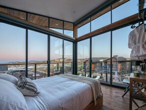 Quarto casal superluxo, vista para a colina | Wi-Fi de cortesia