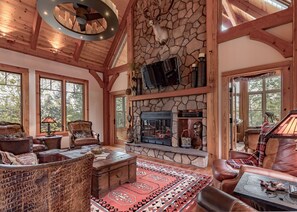 Smart-TV, Kamin, DVD-Player