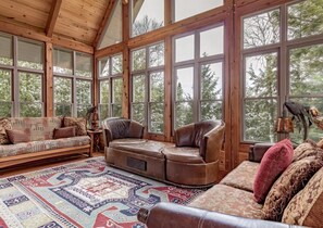 Smart-TV, Kamin, DVD-Player