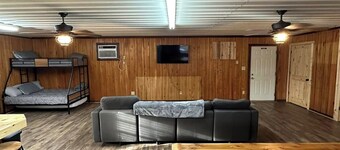 Cozy Cabin central to Jefferson, Atlanta, Caddo Lake, Marshall & Linden