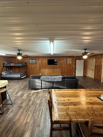 Cozy Cabin central to Jefferson, Atlanta, Caddo Lake, Marshall & Linden