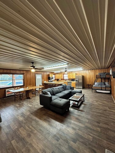 Cozy Cabin central to Jefferson, Atlanta, Caddo Lake, Marshall & Linden