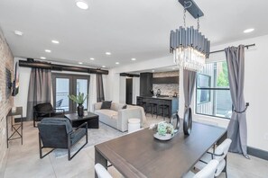 电视、壁炉、办公室