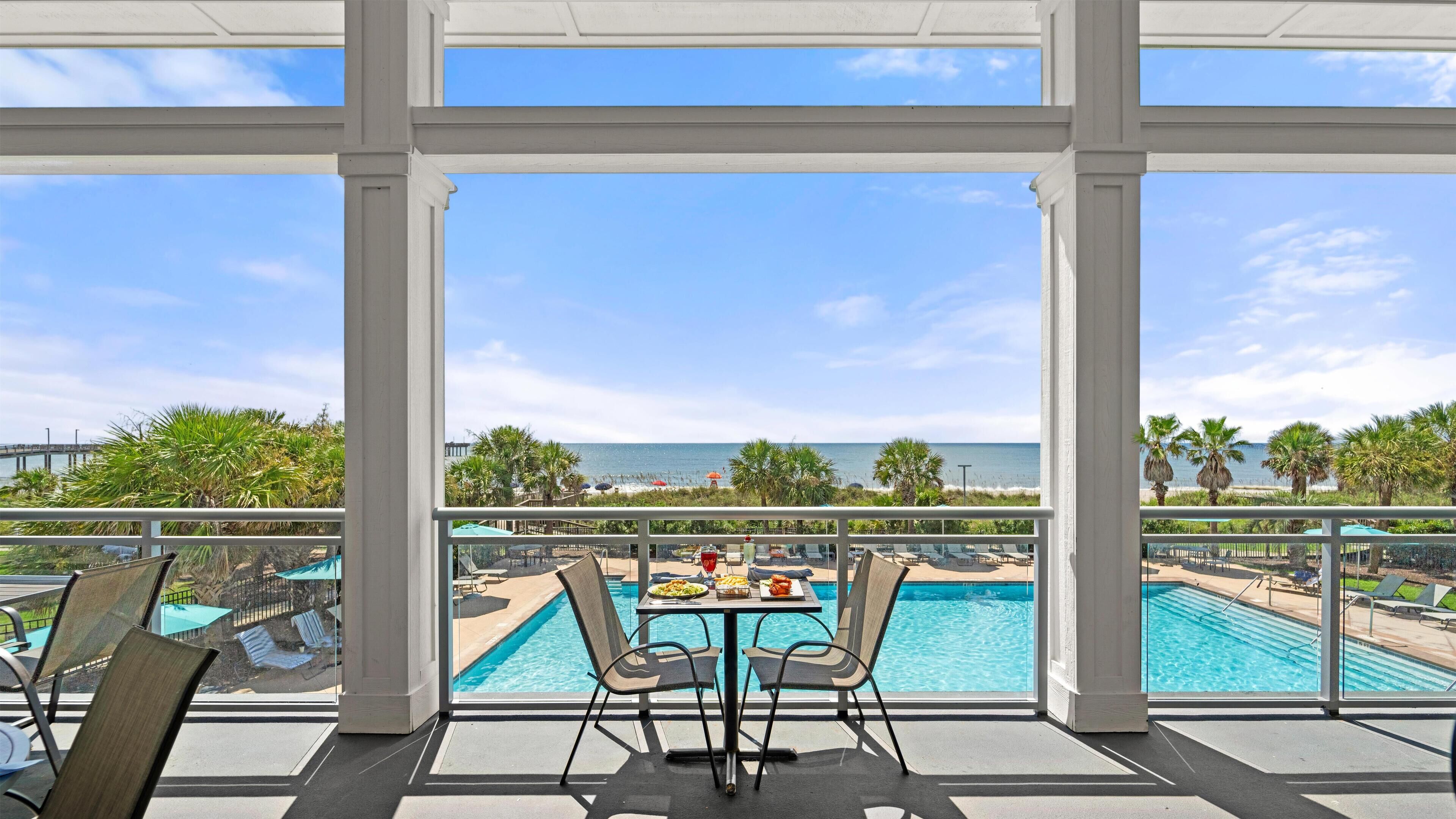 2 Restaurants, Frühstück, Mittagessen, Abendessen, amerikanische Küche