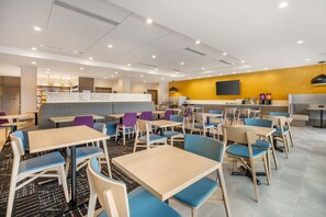 Desayuno continental gratuito y diario