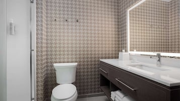 Kostenlose Toilettenartikel, Handtücher