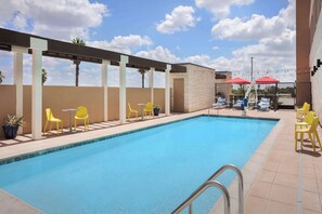 Outdoor pool - Home2 Suites By Hilton Laredo North (Laredo)