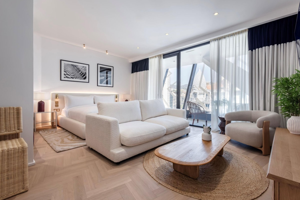 Junior Suite, 1 King Bed, Non Smoking (Iconic Deluxe) | Living area | 55-inch Smart TV with satellite channels