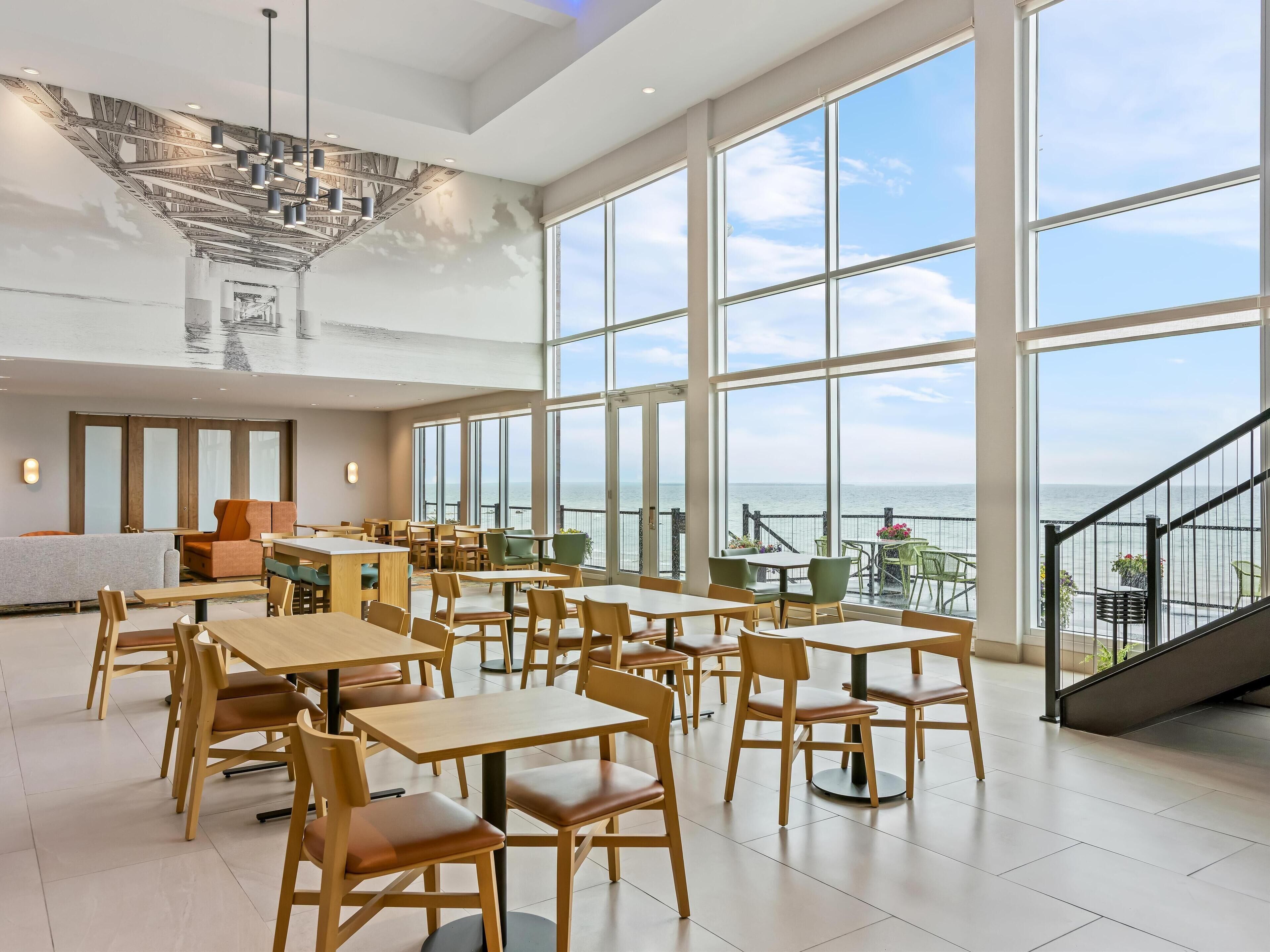 包含每日自助早餐