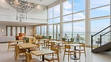 Petit déjeuner en libre-service compris tous les jours