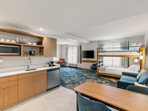 Studio, Multiple Beds, Kitchen | Living area
