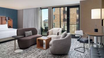 Junior Room, 1 King Bed | Laptop workspace, cribs (free), WiFi (free), bed sheets