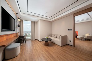 Deluxe Suite, 1 King Bed | Living area - Hilton Garden Inn Tianjin Railway Station (Tianjin)