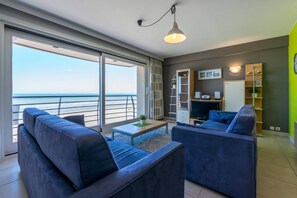Apartment | Living area - Apartment on Zeedijk With Stunning Sea View (Koksijde)