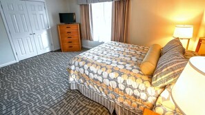 1 dormitorio, tabla de planchar con plancha, wifi y ropa de cama
