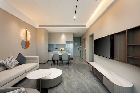 Desk, laptop workspace, soundproofing, free WiFi. Holiday Inn Express Qidong Economic Zone by IHG