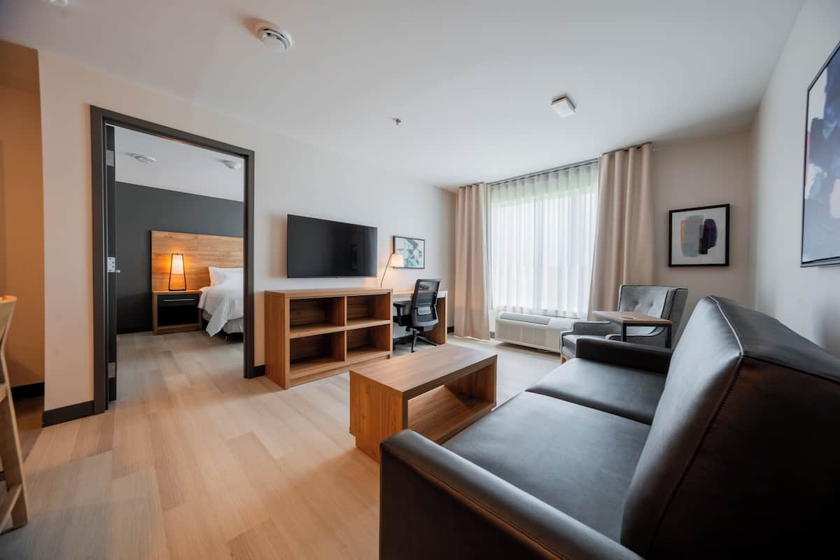 Suite, 1 habitación | Escritorio, espacio para trabajar con laptop y wifi gratis