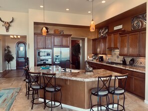 Fridge, microwave, oven, stovetop - GORGEOUS Green Valley AZ house & pool in QC GolfResortSUMMER MONTHLY RENTAL ONLY (Green Valley)