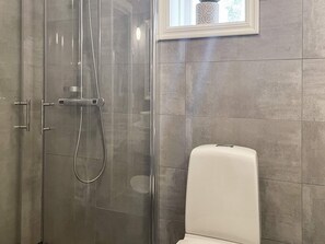 House | Bathroom | Bathtub - 4 Star Holiday Home in Hok (Hok)