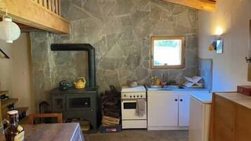 Frigorífico, horno, placa de cocina y cafetera o tetera