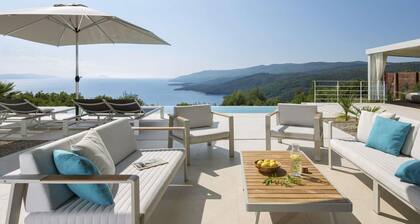 Spacious Villa With Pool