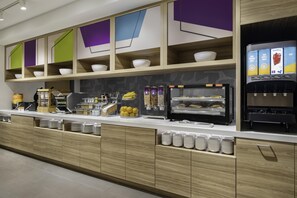 Free daily breakfast - Home2 Suites By Hilton Stevens Point (Stevens Point)